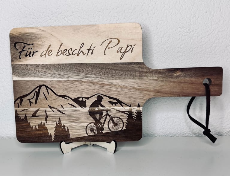 Graviertes Holzschneidebrett