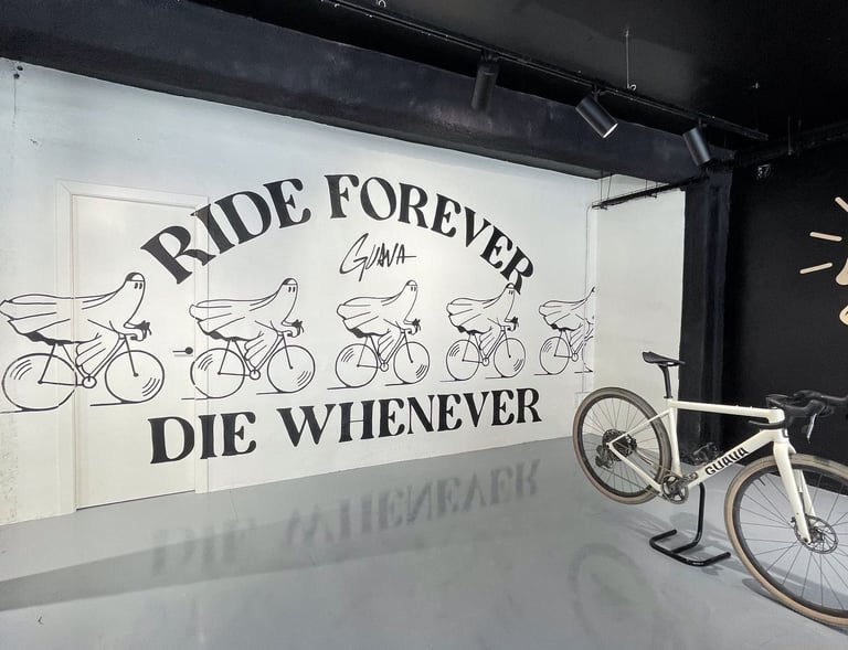 mural corporativo en una tienda de bicicletas