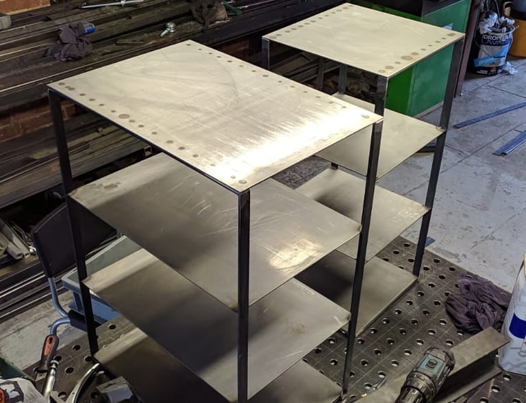 Carrelli in metallo con ruote saldate a Tig