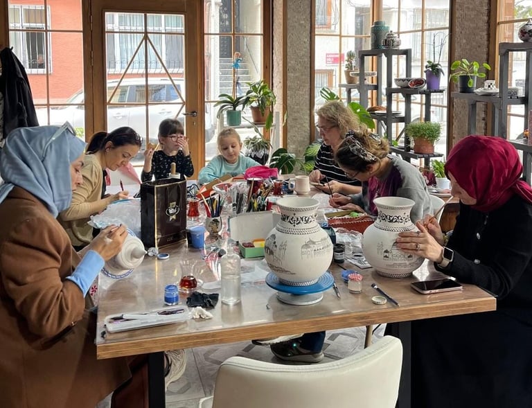 Emel Yılmaz çini, çini sanatı, çini, çini atölyesi, atölye