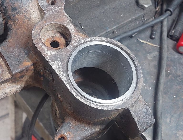 Utiskivanje čelične čaure u gusani rukavac