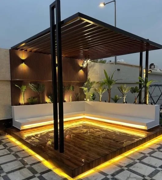 مظلات حديثة وجلسات خارجية بالقصيم