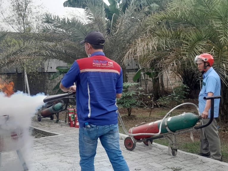 Pelatihan pemadaman kebakaran