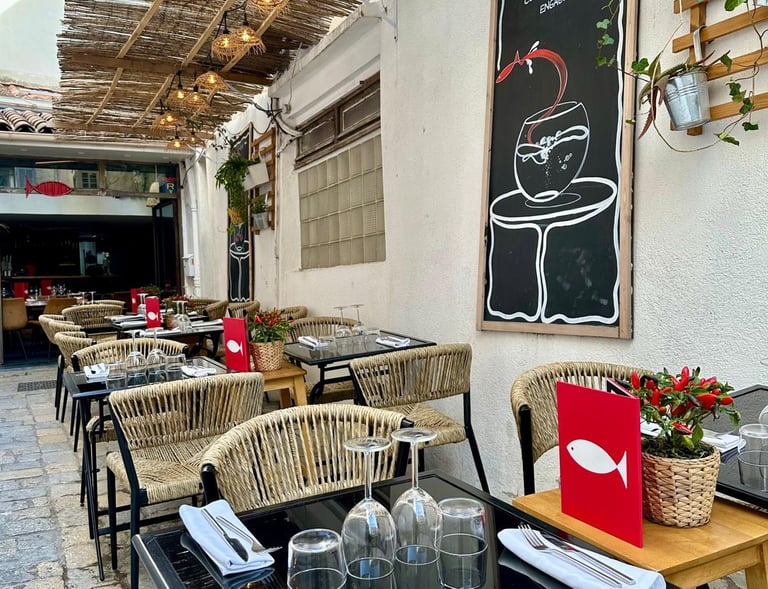 extérieure du restaurant Le Poisson Rouge à Cassis