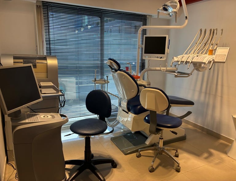Sistema Cerec y sillon dental en Consultorio odontologico Dra Maia Sors