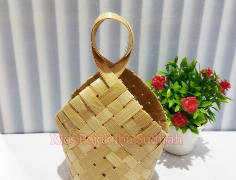 Tas Anyaman Bambu