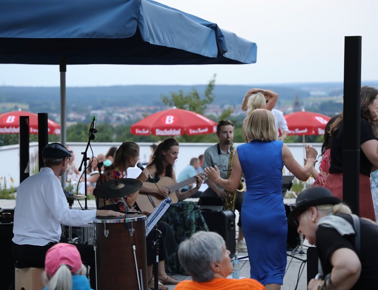 Franziska Graz präsentiert den Brasilianischen Abend am Eckert Beach