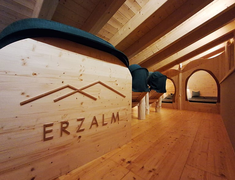 der neue Sauna-Ruheraum der ERZALM sorgt für Entspannung und Wohlbefinden