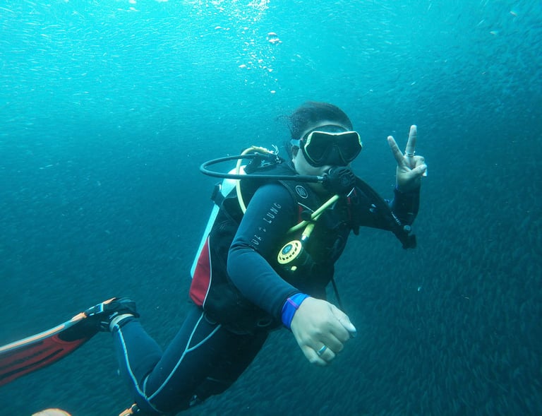 scubadivin girl enjoys her advebture