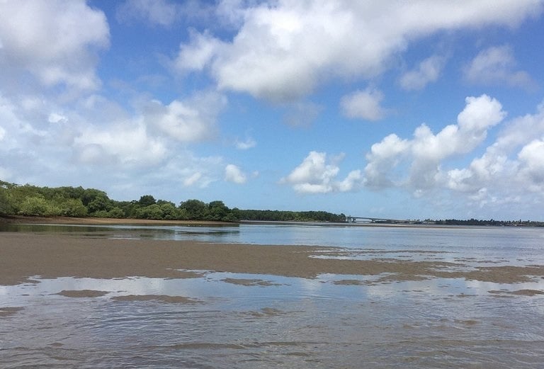 Crôa do Goré e Ilha dos Namorados em passeio náutico Aracaju