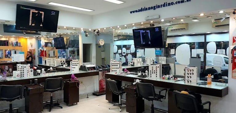 Baños impecables - Climatización - Pantallas - Café, agua y jugos