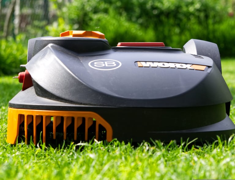 Rasenroboter mit Stoßstange