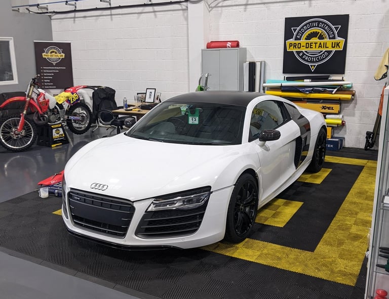 Audi R8 Roof wrap in matte black