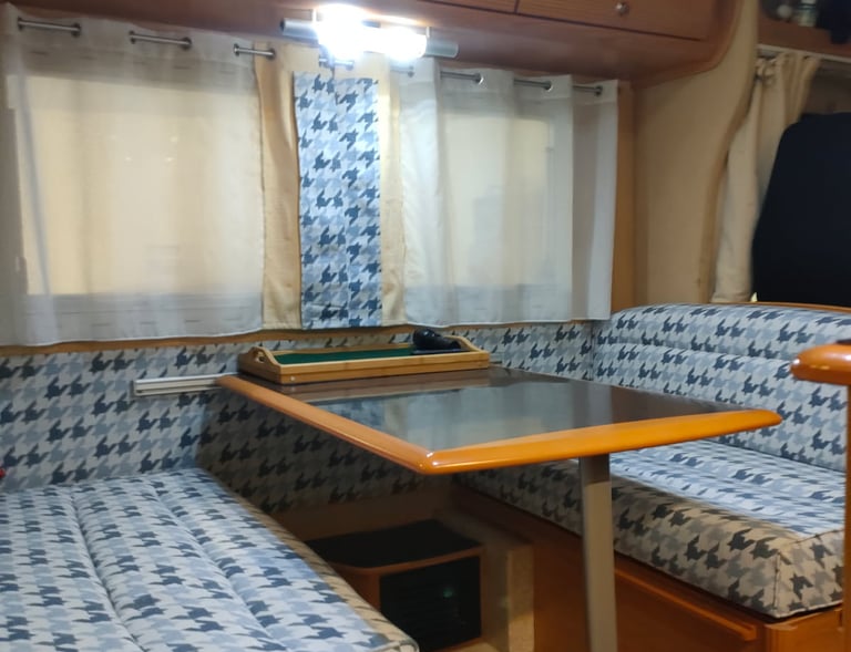 changement de tissu dans un camping car