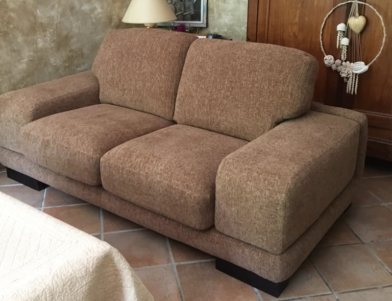 transformation totale d'un canapé en cuir par un tissu contemporain