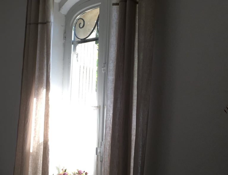 Rideau en lin brodé