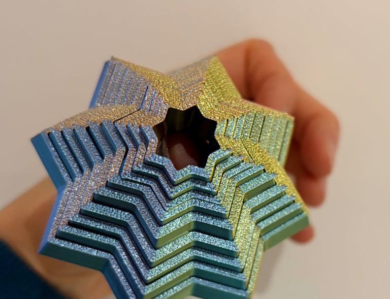 Articulated Star in the most beautiful iridescent PLA silk filament