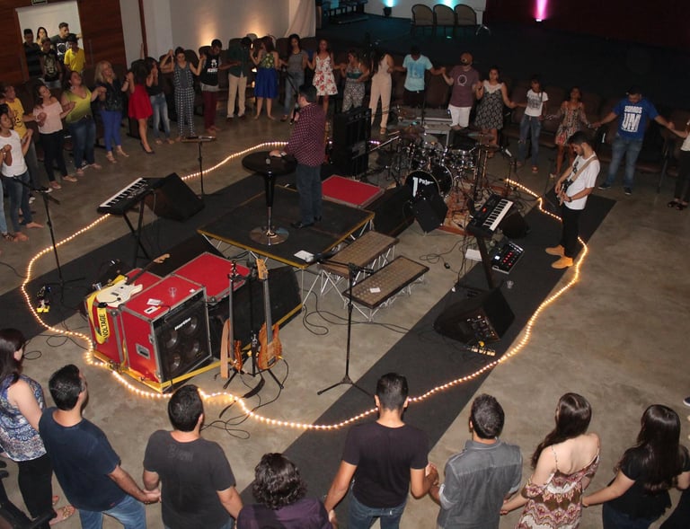 CULTO DE JOVENS NO TEMPLO