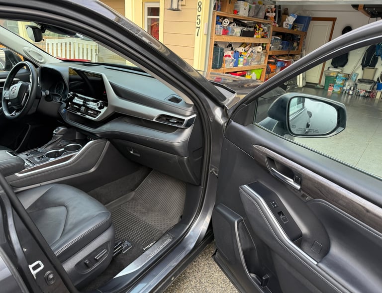 clean front seat of suv on passenger side