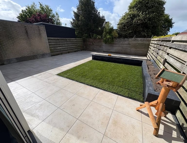 Een tuin aangelegd door Betsema Bestrating