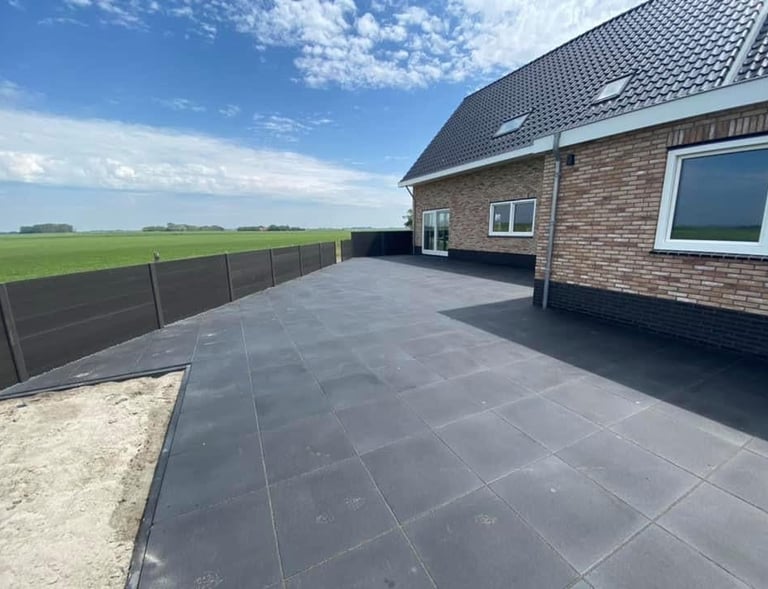 Een tuin aangelegd door Betsema Bestrating.