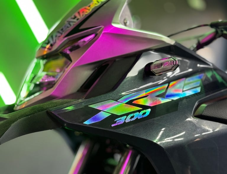 XRE HONDA com adesivos faixas holográficas 