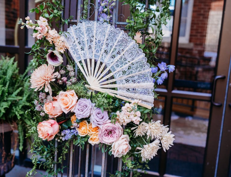 a fan - shaped fan - shaped fan - shaped wreath with flowers