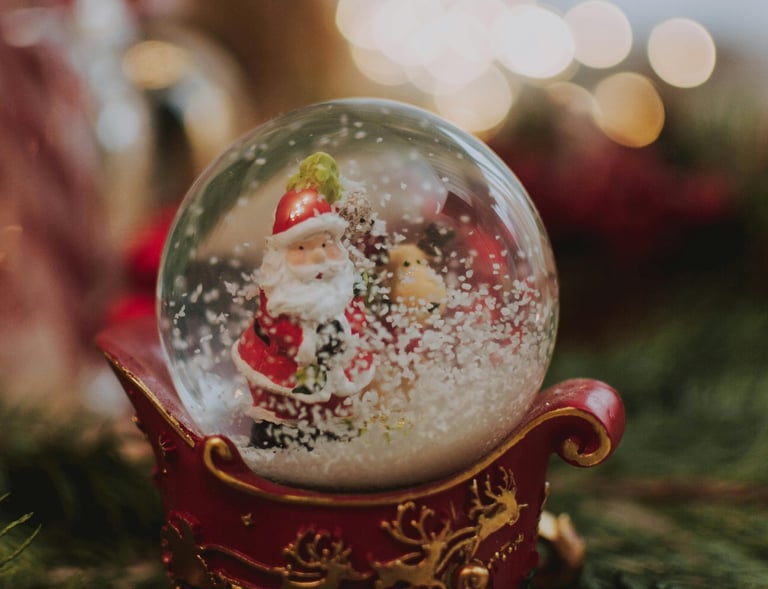 Mini mason jar with snowman and snow