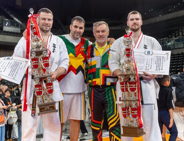 I WFKO Pasaulio čempionatas. Mokytojas V. SIlvaško ir III vietos laimėtojas P. Žimantas