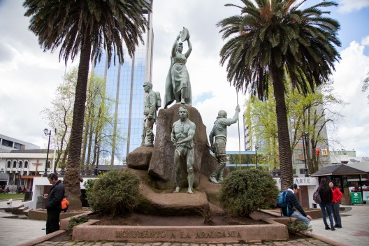 MONUMENTO MAPUCHE EN PLAZA DE TEMUCO