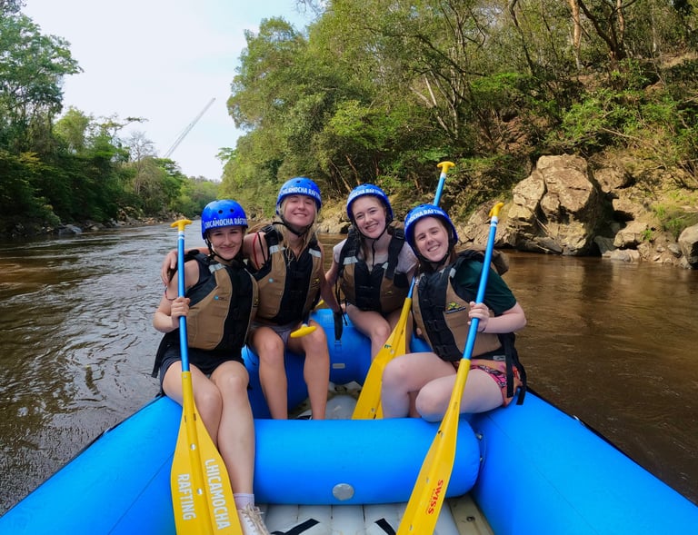 rafting rio fonce con grupo de chicas 
