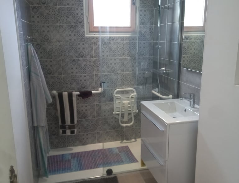 salle de bain PMR Mur de Bretagne