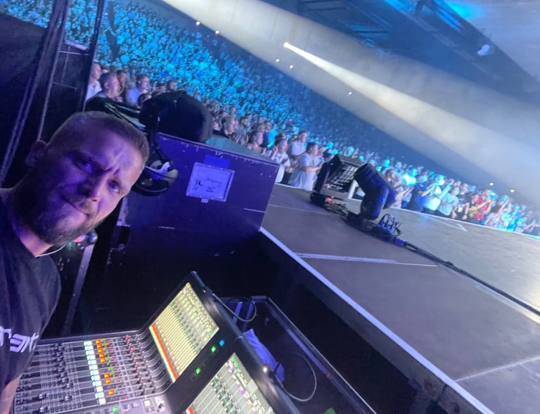 seamusthefreenomad working on a concert job