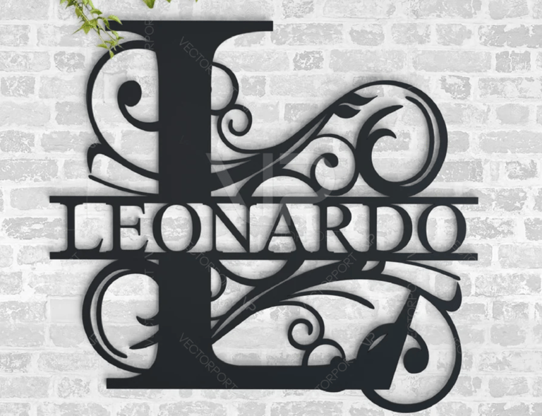 “Letrero personalizado con inicial decorativa y nombre en corte láser de alta precisión.”