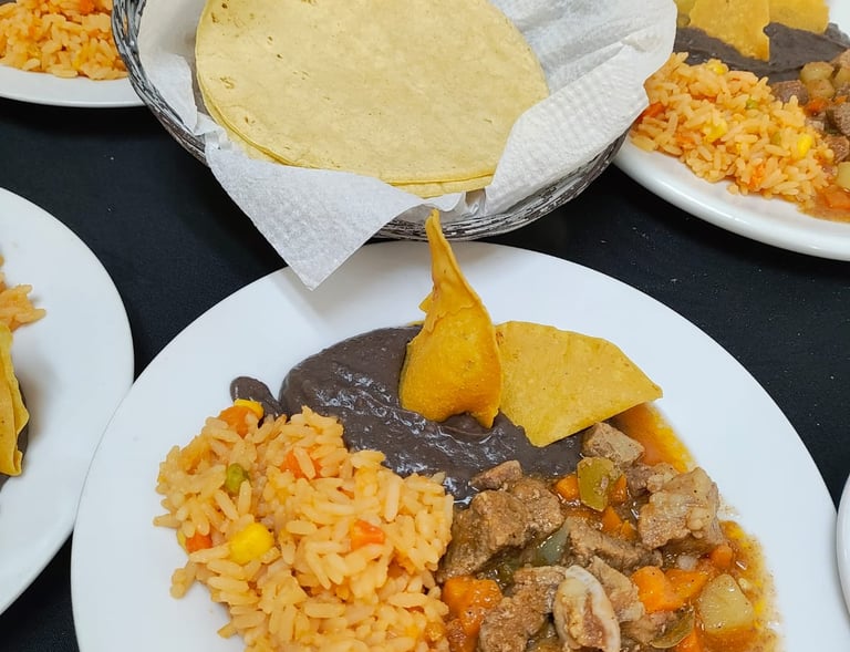 Servicio de banquetes empresarial y social