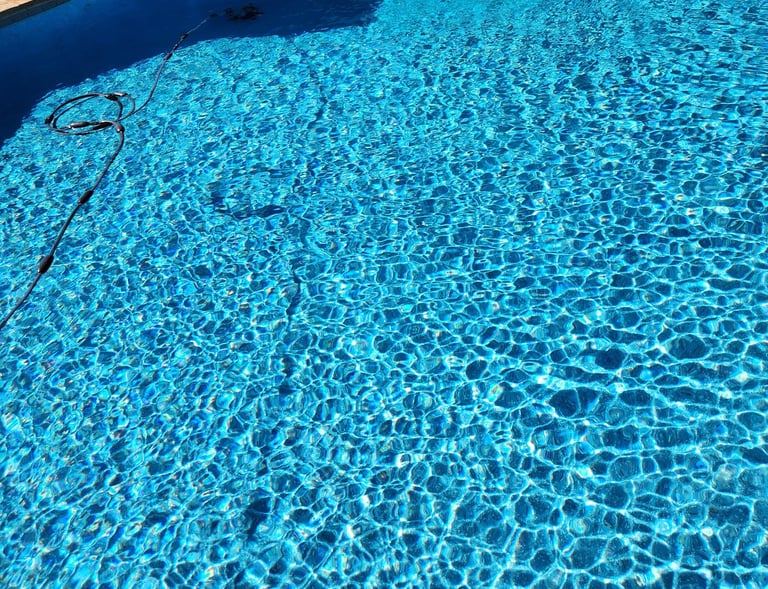 Helotes Texas swimming pool cleaning company 78023 