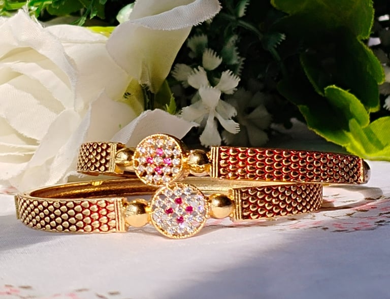 Designer bracelet with setting stones