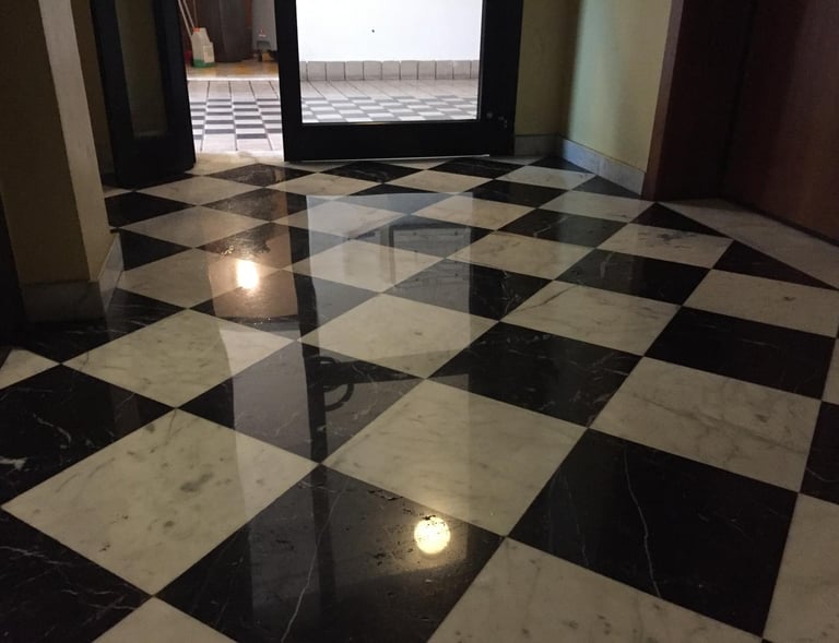 Polissage et cristallisation de marbre par DG Services - rénovation haut de gamme en Suisse romande