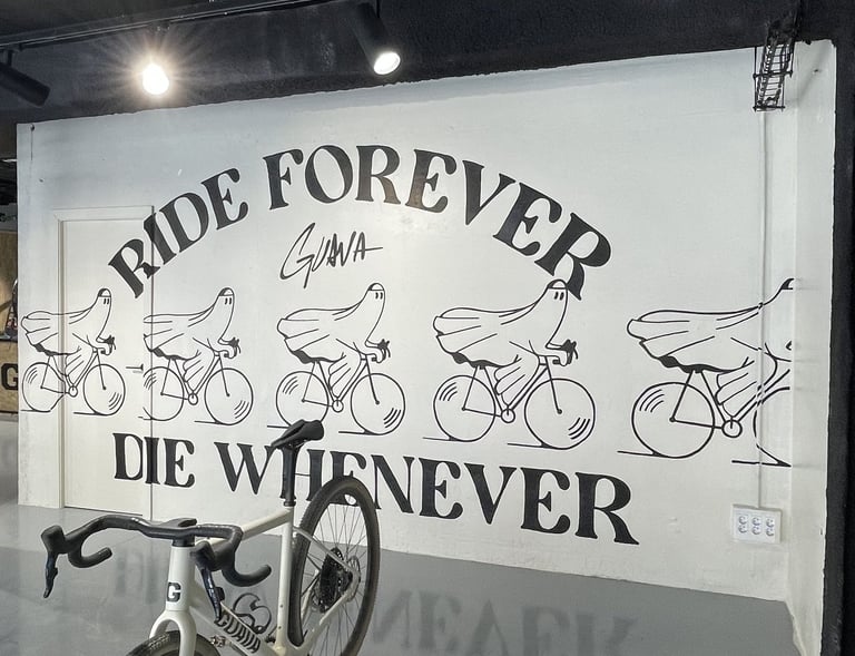 Mural corporativo en una tienda famosa de bicicletas