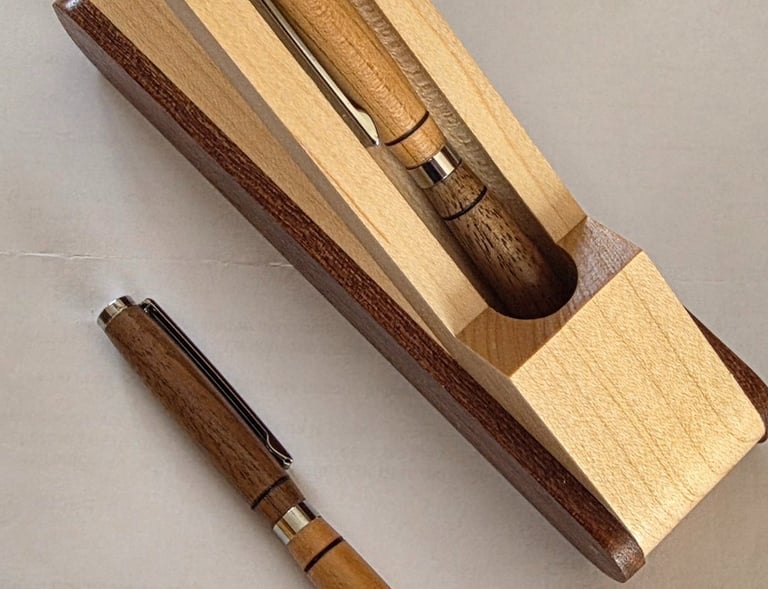 Ensemble de stylos en bois fabriqués à la main avec coffret de présentation assorti en bois dur bico
