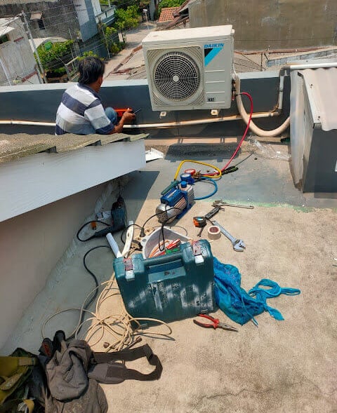 Rahma Tia Aircond layanan Jasa service chiller dan showcase terbaik terpercaya di Yogyakarta.