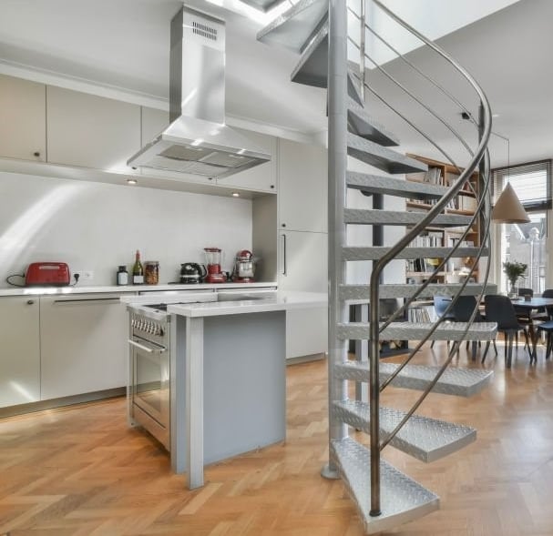 Escadas metálicas na Barra da Tijuca, Recreio e Jacarepaguá, RJ.5