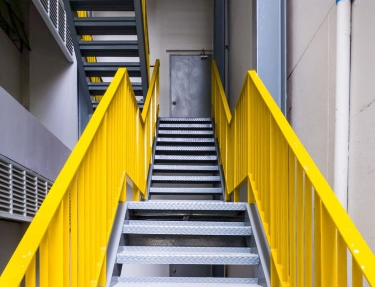 Escadas metálicas na Barra da Tijuca, Recreio e Jacarepaguá, RJ.7