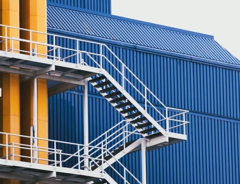 Escadas metálicas na Barra da Tijuca, Recreio e Jacarepaguá, RJ.9