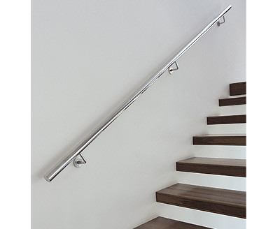 pasamanos en acero inox instalada en escalera