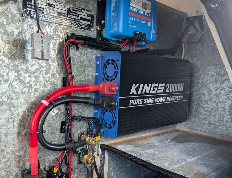 Kings / Kickass installation Gold Coast – Professional wiring for solar and DCDC chargers.