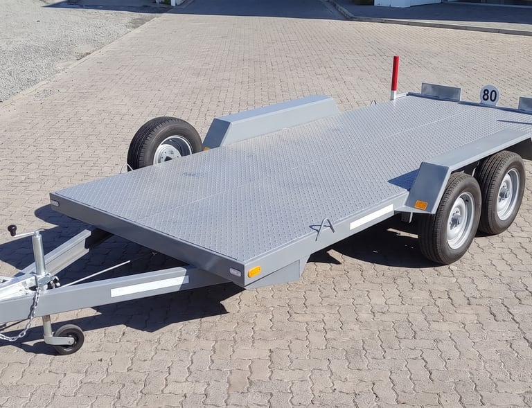 Remolque/Trailer para el transporte de vehiculos que necesitan traslados o auxilios automotriz.