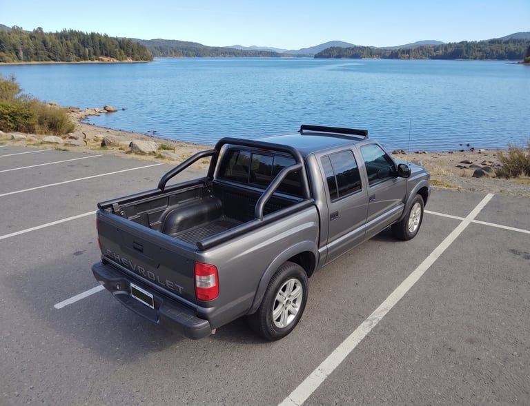Camioneta Chevrolet S10 para remolques y auxilios vehiculares. 