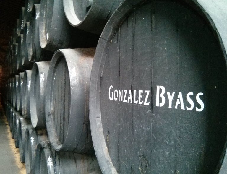 botas y toneles de vino de la bodega Gonzalez Byass