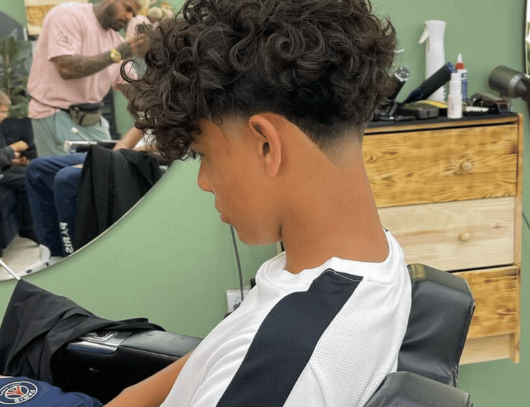 Klassinen miesten hiustenleikkaus Fadezone Helsingissä